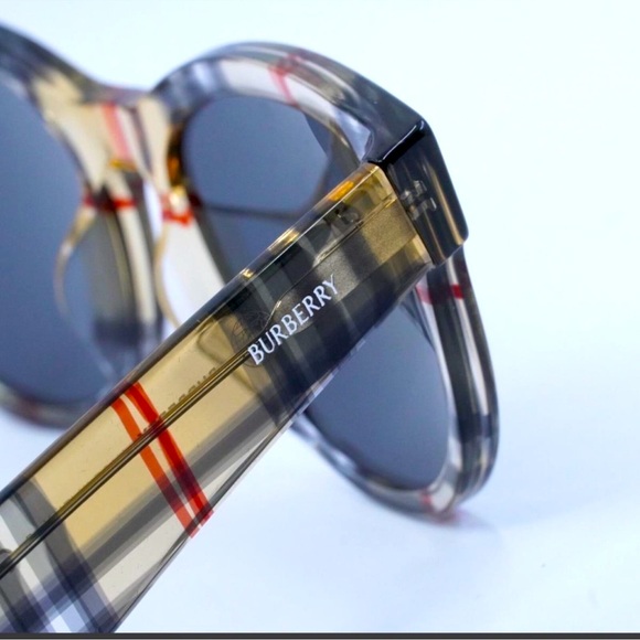 💎NWOT - Burberry Sunglasses with full inclusion - Picture 6 of 8